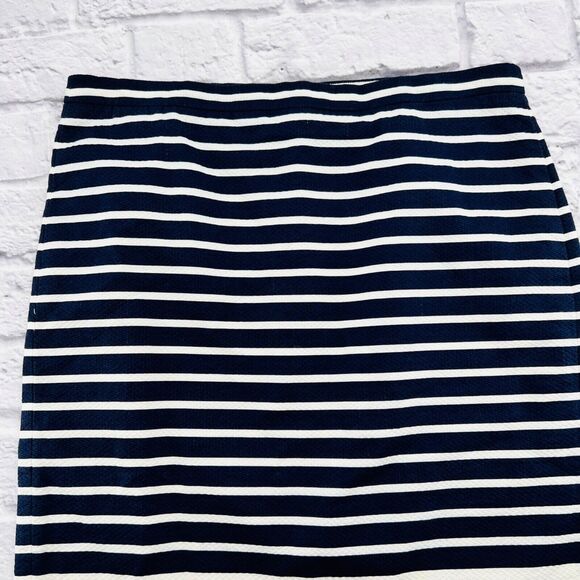 J CREW No. 2 Pencil Skirt in Colorblock Stripe Navy Size 10 Back Zipper Lined - Picture 2 of 10
